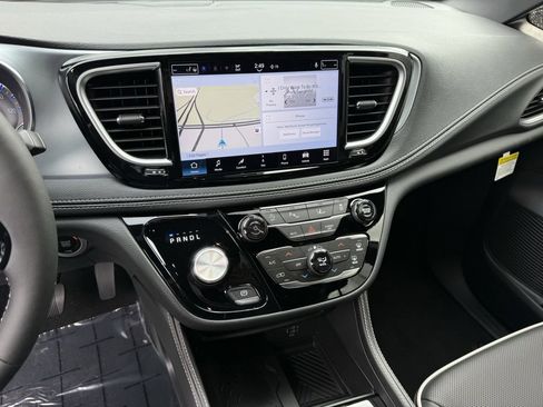 New 2026 Chrysler Pacifica Limited FWD image 31
