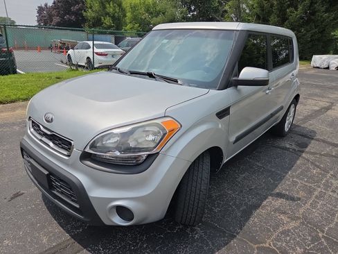 Used 2013 Kia Soul + w/ Audio Pkg FWD image 9