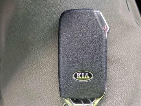 Used 2020 Kia Telluride LX FWD image 39