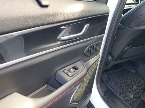 Used 2022 Jeep Grand Cherokee Trailhawk w/ Luxury Tech Group III image 18