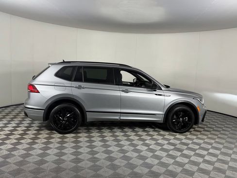 Used 2023 Volkswagen Tiguan SE R-Line FWD image 8