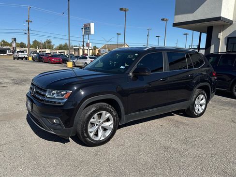 Used 2019 Volkswagen Atlas SE w/ Towing Package FWD image 2
