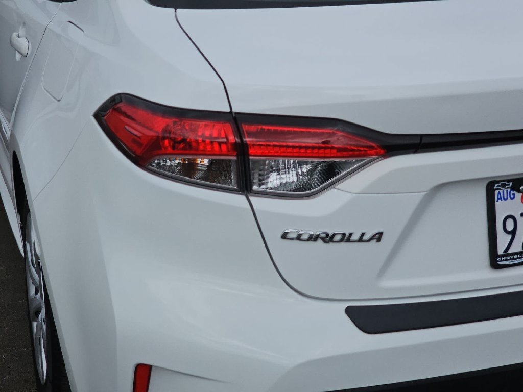 Used 2022 Toyota Corolla LE w/ Carpet Mat Package (TMS) FWD image 40