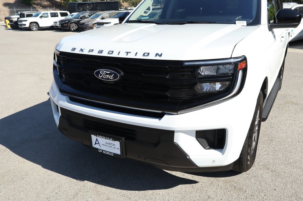 Used 2025 Ford Expedition Active AWD/4WD image 9