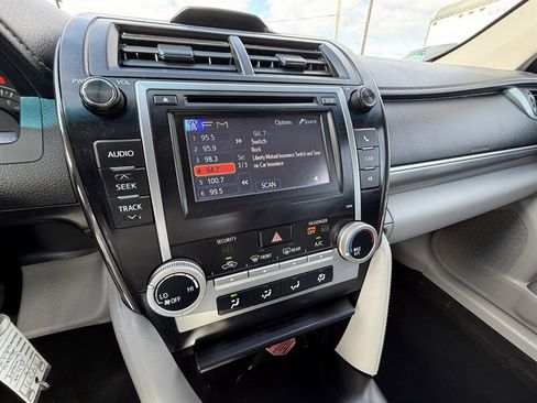 Used 2013 Toyota Camry LE FWD image 18
