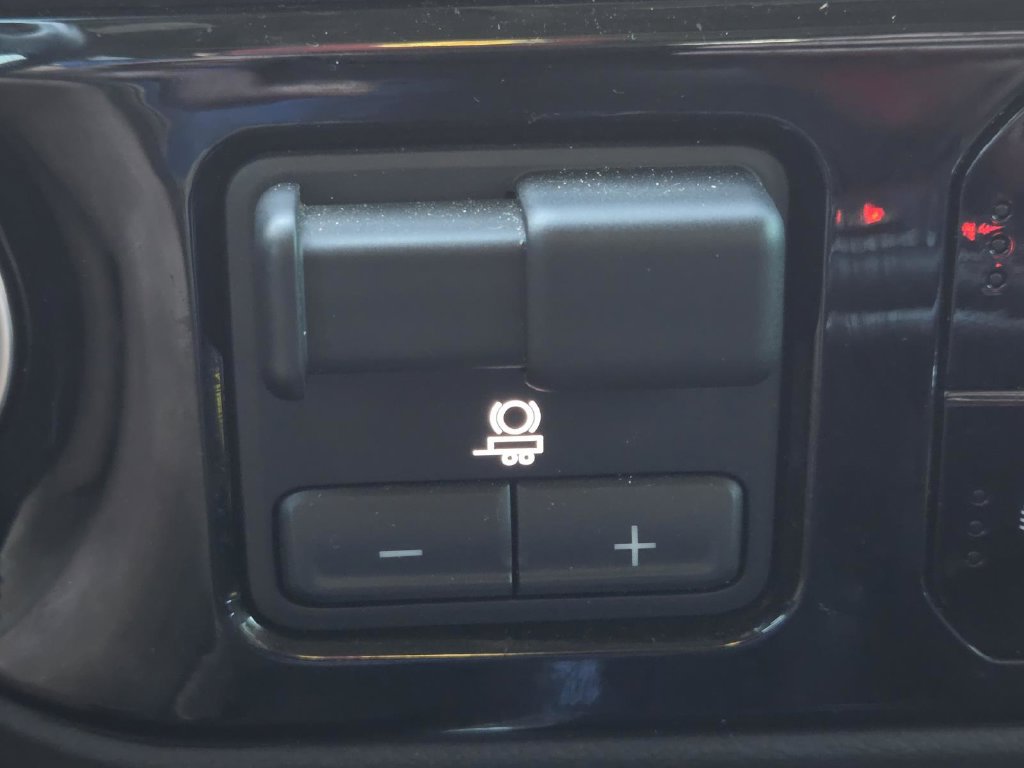 Used 2025 Chevrolet Silverado 1500 RST AWD/4WD image 32