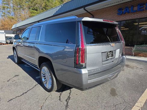 Used 2019 Cadillac Escalade ESV Platinum image 3