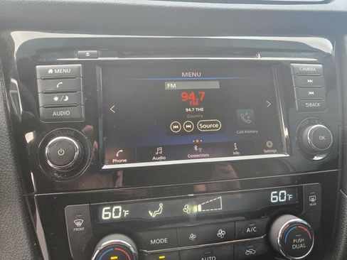 Used 2019 Nissan Rogue SV image 5