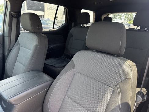 Used 2023 Chevrolet Traverse LT FWD image 34