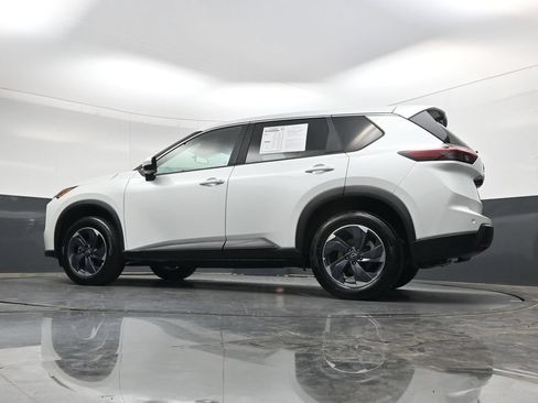 Used 2025 Nissan Rogue SV FWD image 35
