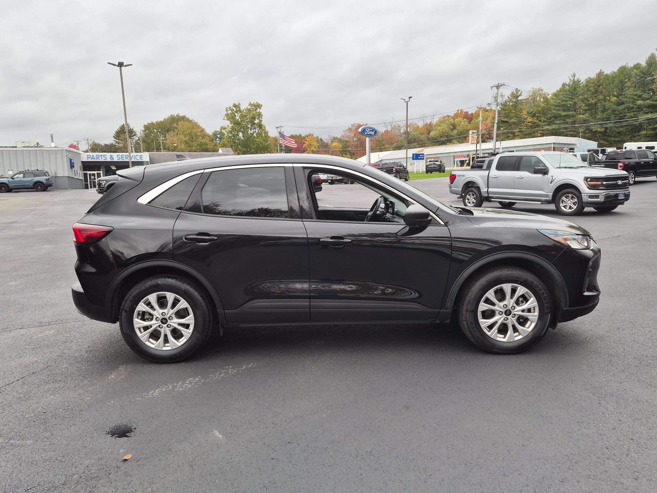 Used 2024 Ford Escape Active AWD/4WD image 2