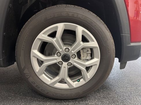 New 2025 Jeep Compass Latitude image 12