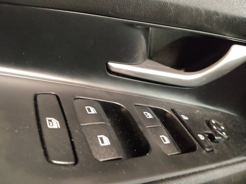 Used 2025 Hyundai Elantra SEL FWD image 27
