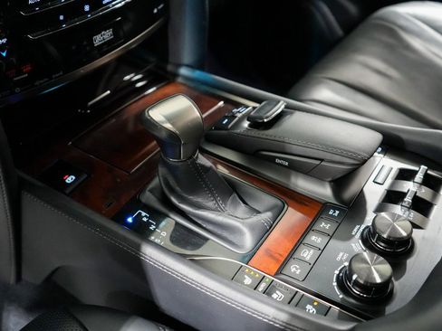 Used 2017 Lexus LX 570 4WD image 16