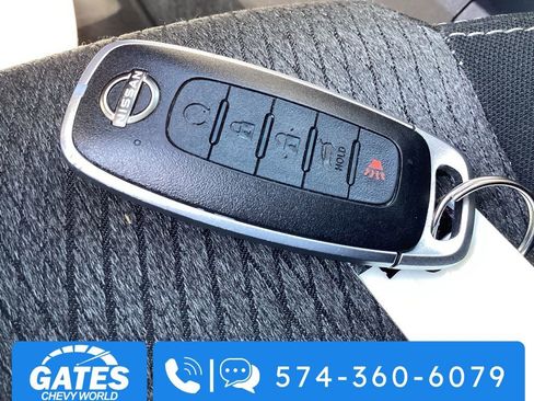 Used 2025 Nissan Rogue SV AWD/4WD image 29