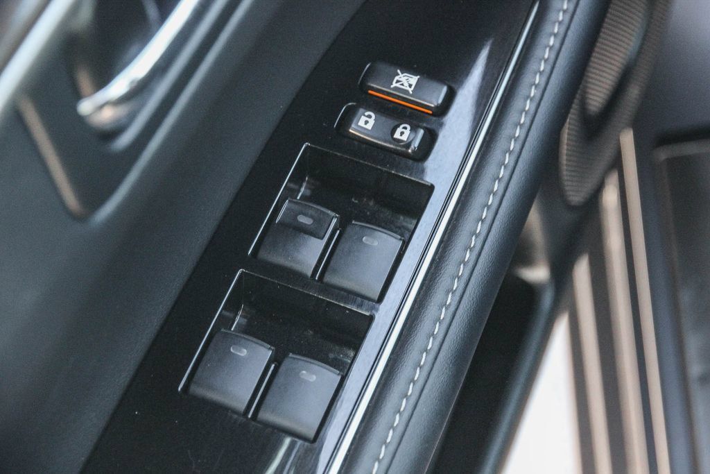 Used 2017 Lexus ES 300h w/ Luxury Package FWD image 21