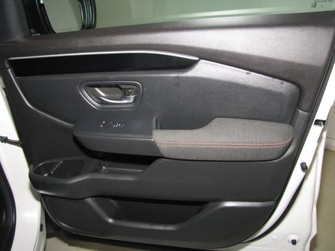 Certified 2025 Honda Pilot Sport image 19
