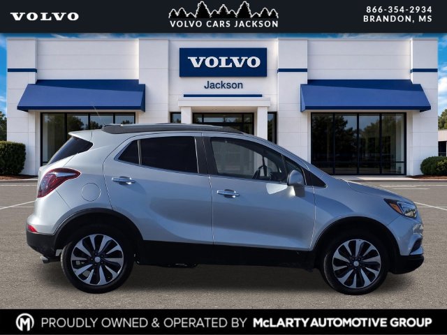 Used 2022 Buick Encore Preferred AWD/4WD image 2