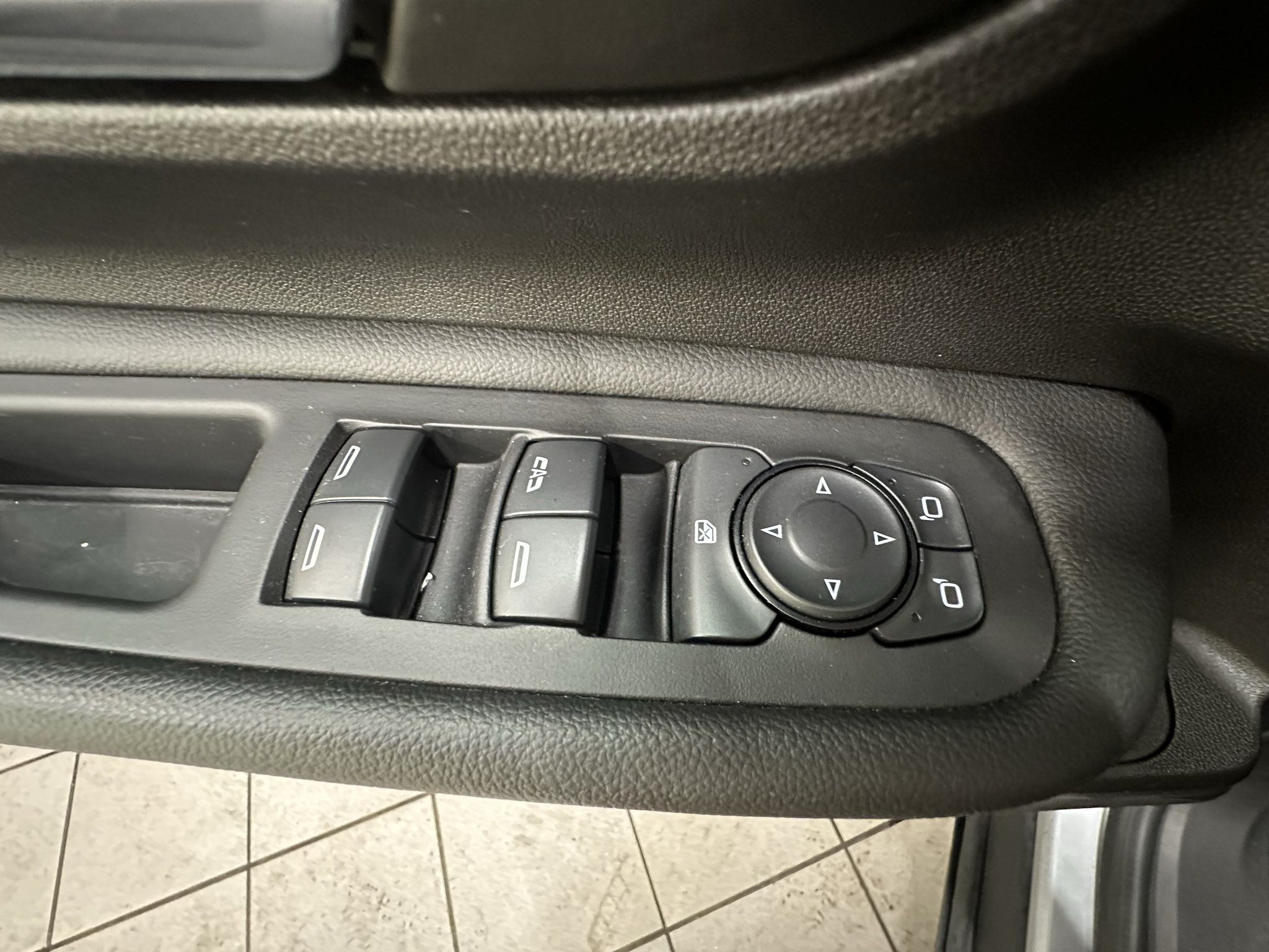 Used 2024 GMC Terrain SLE w/ Elevation Edition AWD/4WD image 25