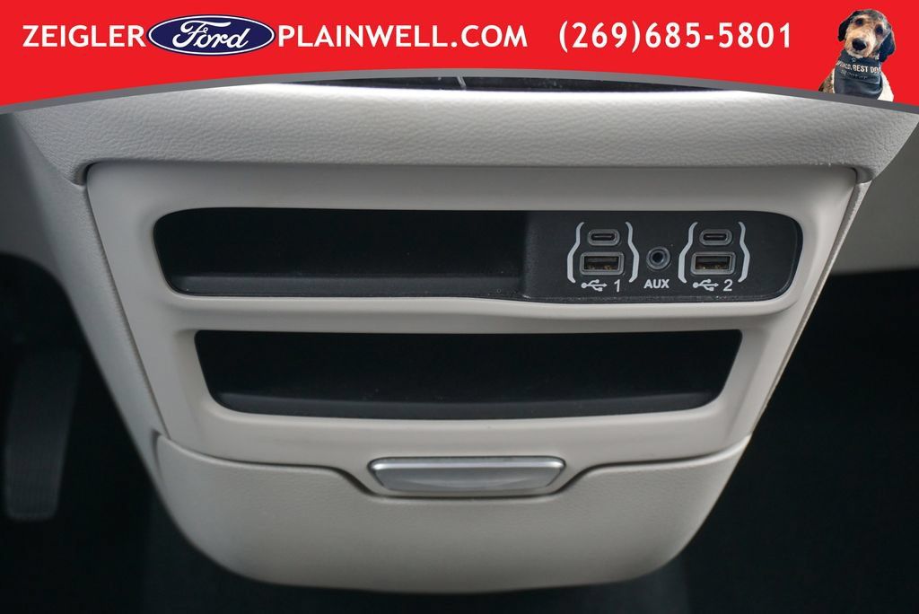 Used 2024 Chrysler Pacifica Touring-L FWD image 25