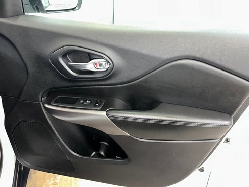 Used 2020 Jeep Cherokee Latitude Plus w/ Cold Weather Group image 26