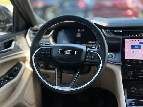Used 2023 Jeep Grand Cherokee L Limited w/ Luxury Tech Group II AWD/4WD image 20