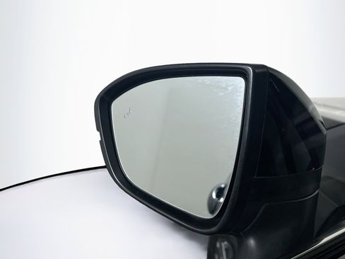 Used 2025 Nissan Pathfinder SV image 16