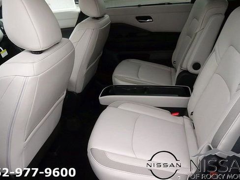 New 2026 Nissan Pathfinder SL w/ SL Premium Package AWD/4WD image 14