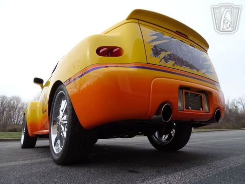 Used 2004 Chevrolet SSR w/ Preferred Equipment Group image 11