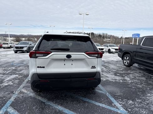Used 2021 Toyota RAV4 XLE image 4