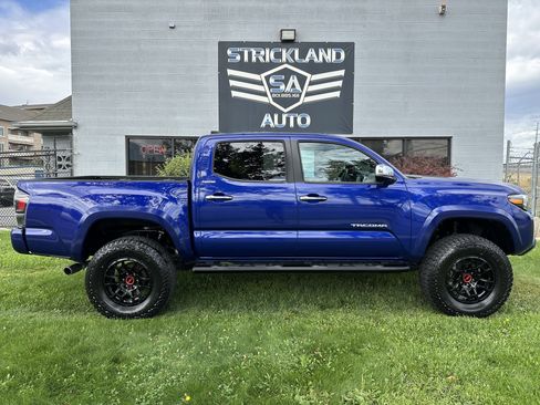 Used 2022 Toyota Tacoma Limited image 5