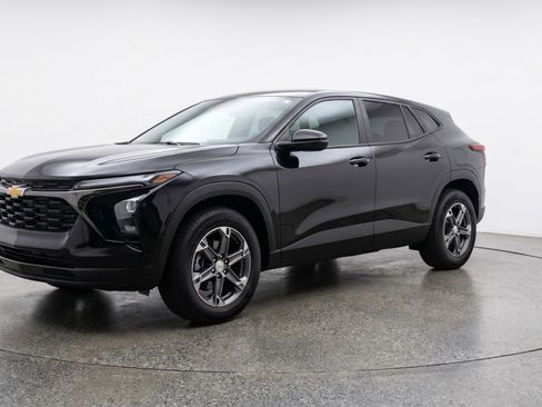 Used 2025 Chevrolet Blazer LT FWD image 3