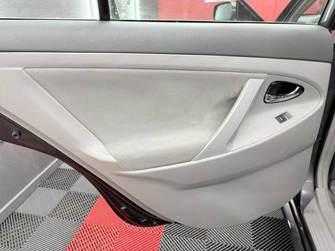 Used 2011 Toyota Camry LE image 9