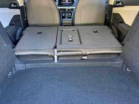 Used 2024 Volkswagen Taos SE image 17