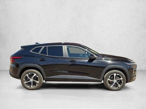 Used 2024 Chevrolet Trax RS w/ Driver Confidence Package FWD image 4