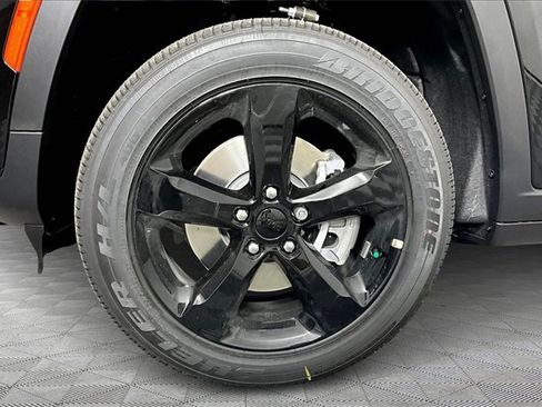 New 2025 Jeep Grand Cherokee L Altitude image 12