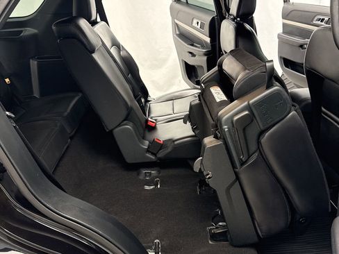 Used 2019 Ford Explorer XLT w/ Equipment Group 202A AWD/4WD image 31