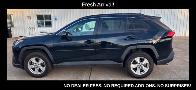 Used 2020 Toyota RAV4 XLE w/ Convenience Package FWD image 1
