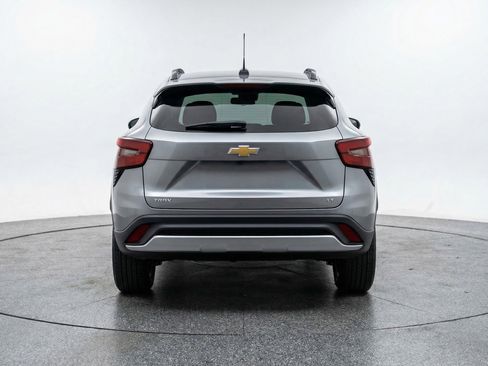 Used 2025 Chevrolet Trax LT w/ LT Convenience Package FWD image 6