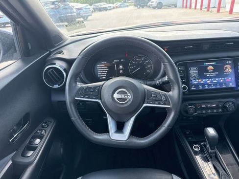Used 2023 Nissan Kicks SR w/ SR Premium Package FWD image 28