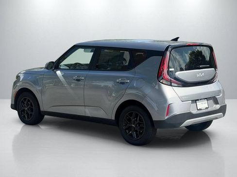 Used 2025 Kia Soul LX w/ LX Technology Package FWD image 5