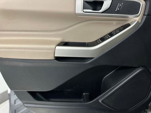 Certified 2022 Ford Explorer XLT image 17