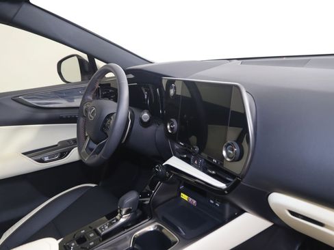 Used 2024 Lexus NX 250 FWD image 42