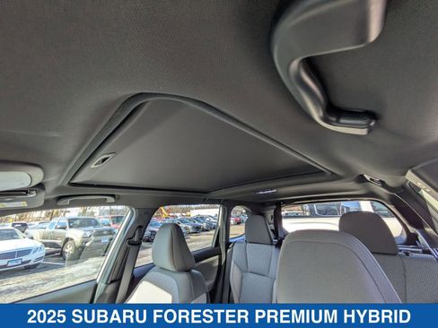 Used 2025 Subaru Forester Premium image 29