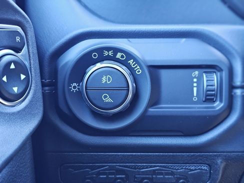 New 2026 Jeep Gladiator Sahara image 19