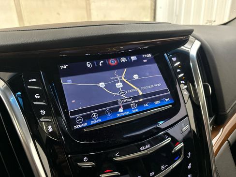 Used 2017 Cadillac Escalade Luxury AWD/4WD image 44