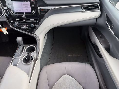 Used 2022 Toyota Camry LE FWD image 17