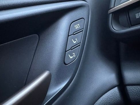 Used 2025 Toyota Crown Signia image 32