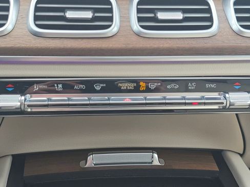 Certified 2025 Mercedes-Benz GLS 450 4MATIC image 32
