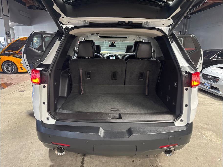 Used 2019 Chevrolet Traverse LT w/ LT Premium Package AWD/4WD image 12